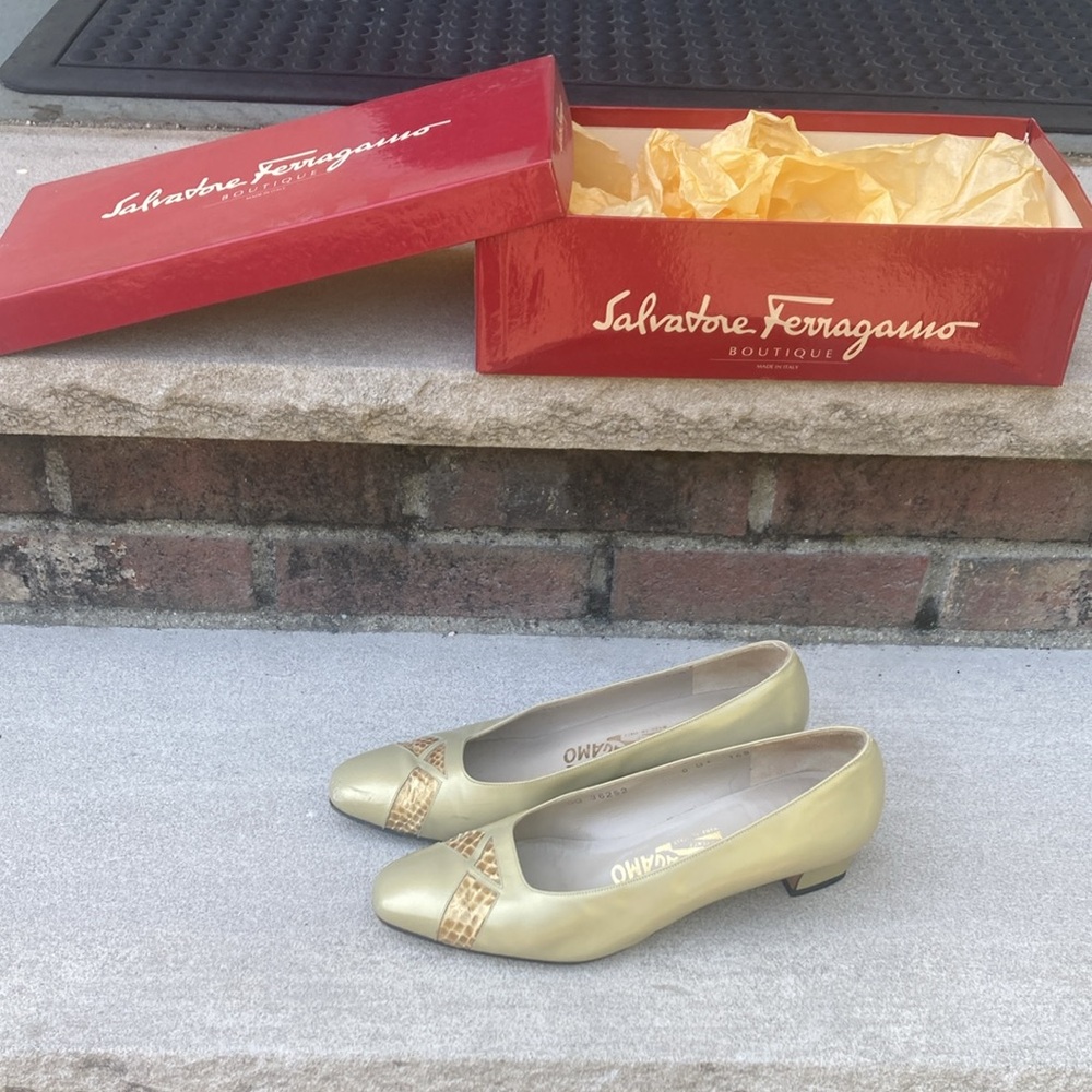 Salvatore Ferragamo Women's Olive and Gold Flats